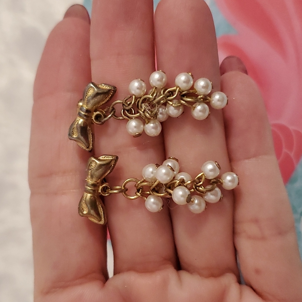 Goldtone faux pearls dangling from a bow pierced earrings - Picture 2 of 4